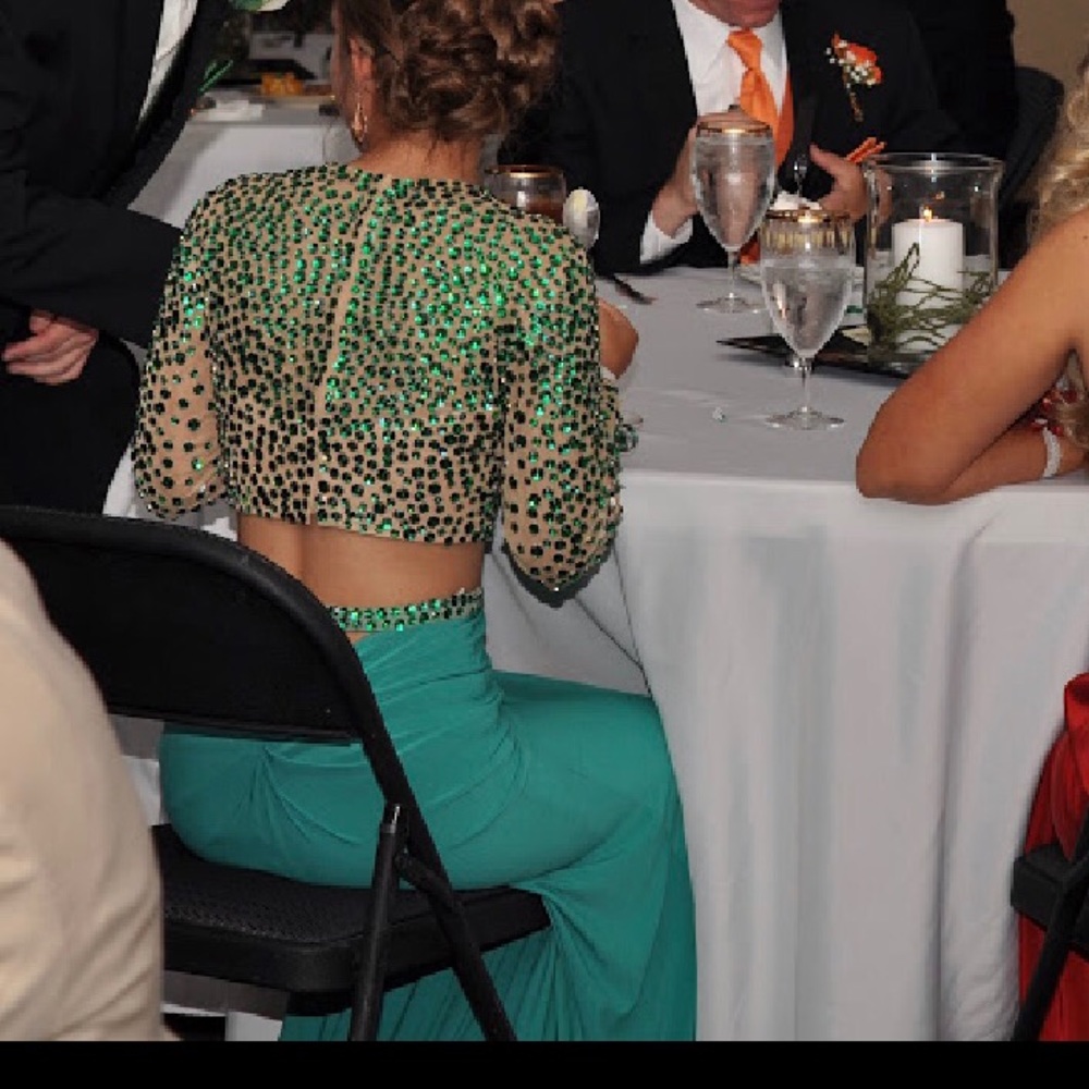 Sherri Hill Emerald Green size 0 two piece - Picture 4 of 4